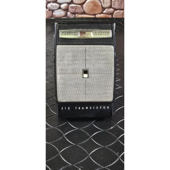 Vintage Channel Master 6 Transistor AM Radio - Picture 2 of 15